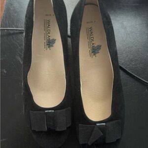 Waldläufer Women's Elegant Black Flats with Bow